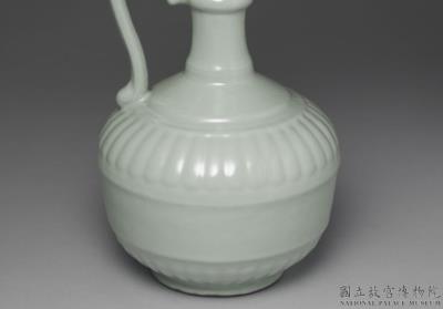 图片[3]-Ewer with chrysanthemum petal decoration in green glaze, Qing dynasty, Yongzheng reign (1723-1735)-China Archive